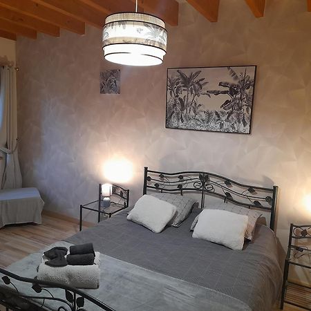Domaine De La Tour Carree - 3 Chambres Benoitville Kültér fotó