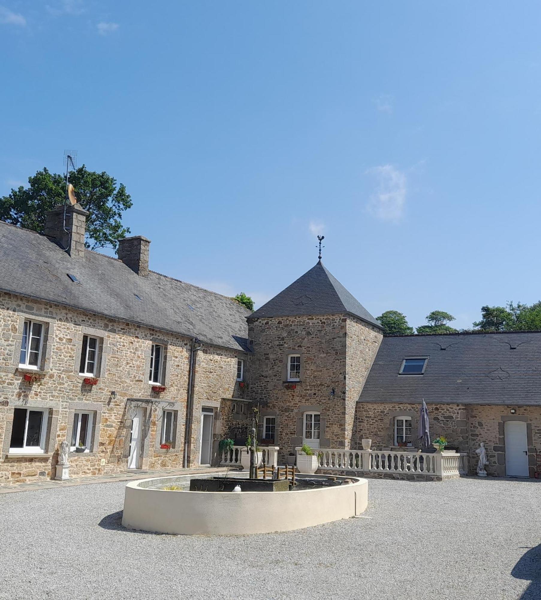 Domaine De La Tour Carree - 3 Chambres Benoitville Kültér fotó