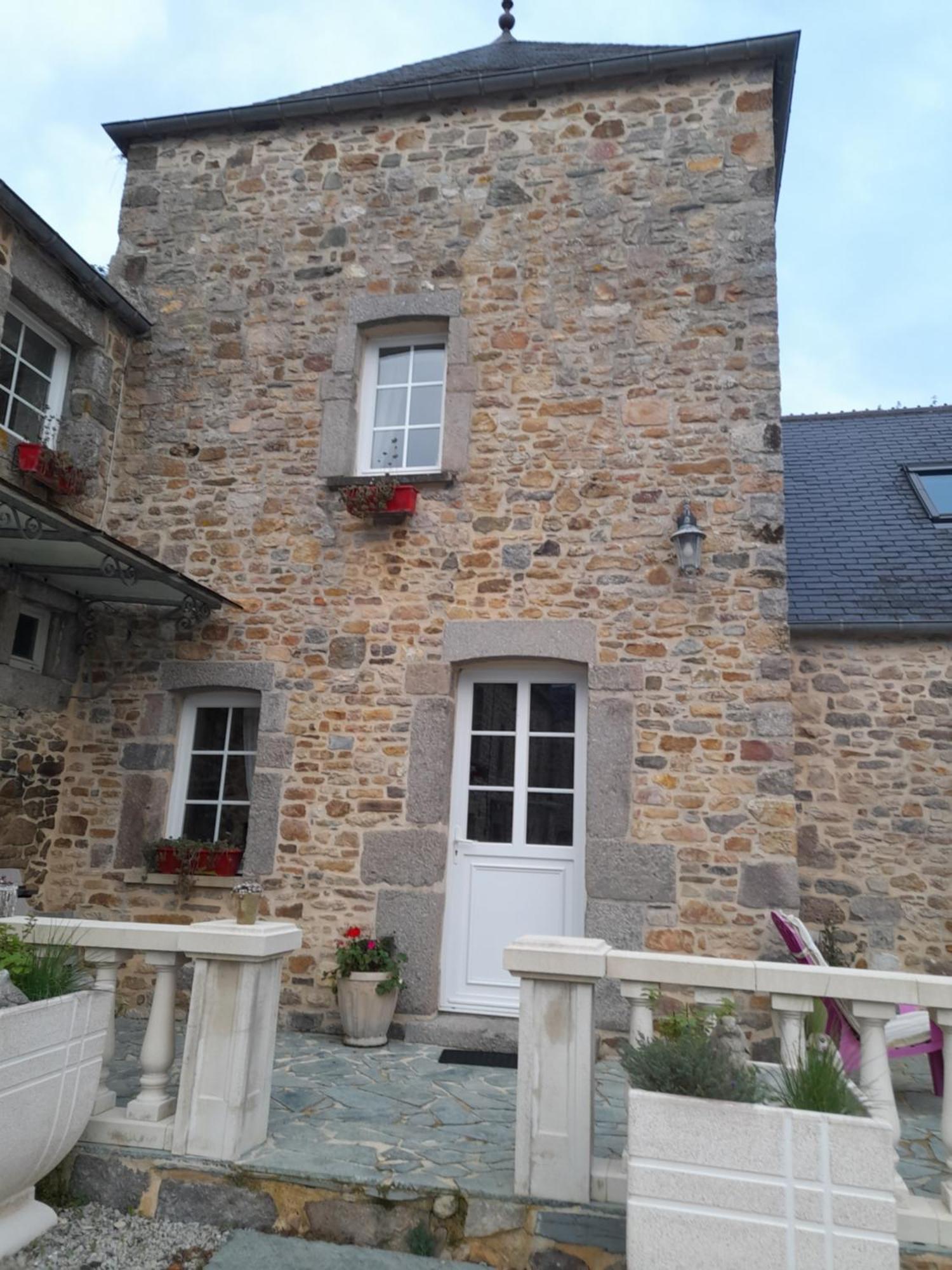 Domaine De La Tour Carree - 3 Chambres Benoitville Kültér fotó